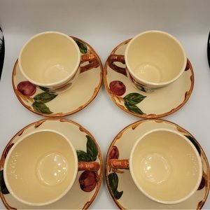 Vintage Franciscan Apple Set of 4 Cups &
4 Saucers